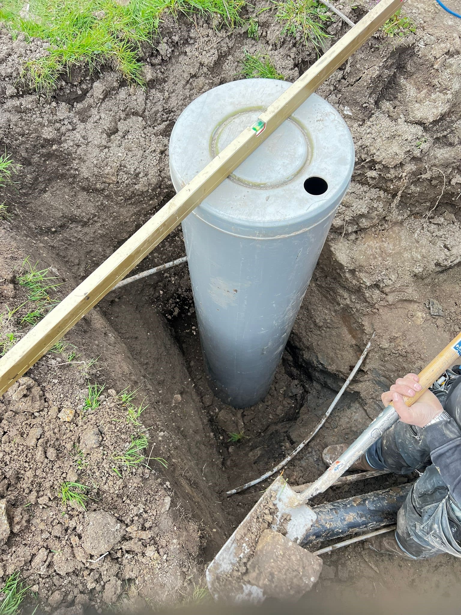 "Ingegraven put met pomp geïnstalleerd op een camping in de polder van Lage Zwaluwe."